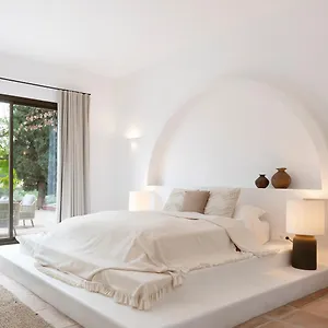 La Familia Naranja Bed & Breakfast